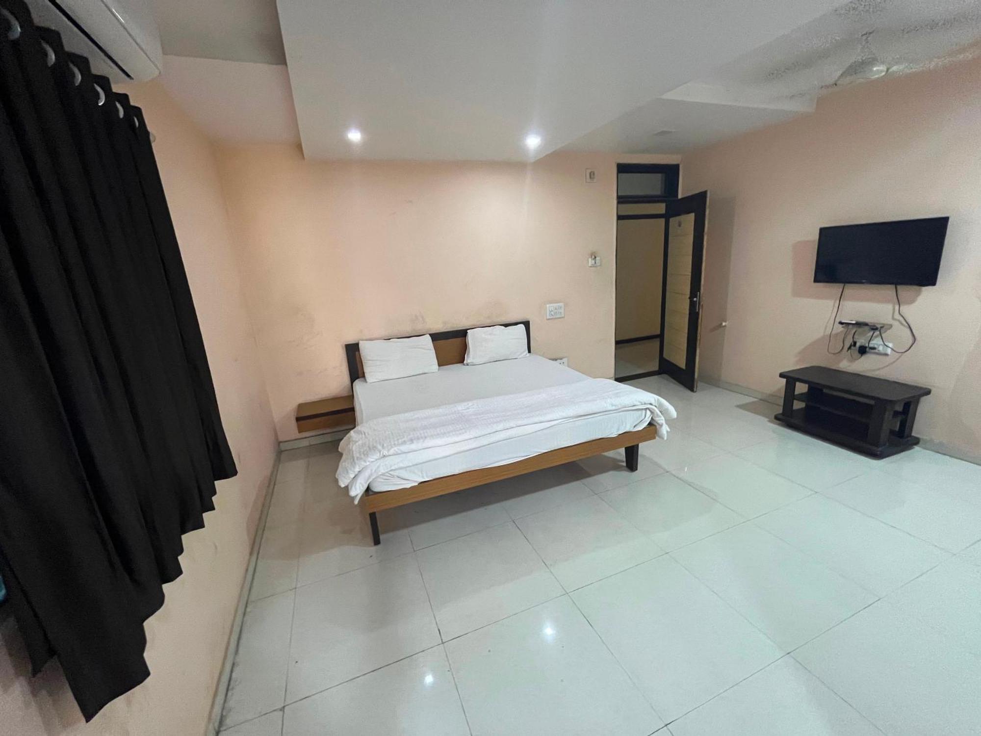 Oyo Hotel Rio Inn Ānand エクステリア 写真
