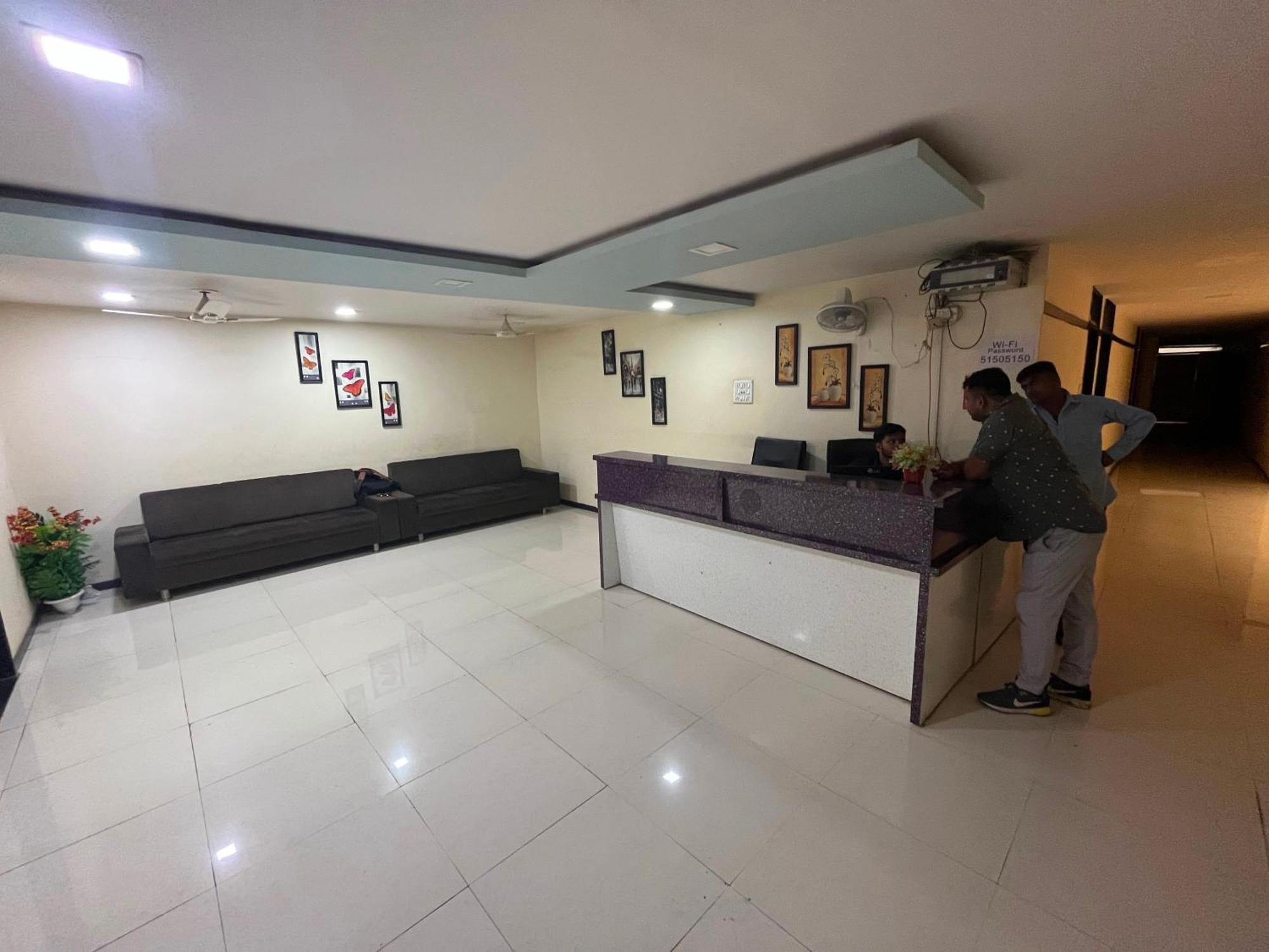 Oyo Hotel Rio Inn Ānand エクステリア 写真